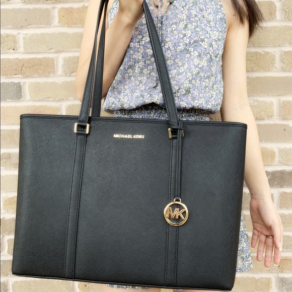 Michael Kors Handbags - ‼️SALE‼️👜💕- NWT Michael Kors Large Laptop Tote